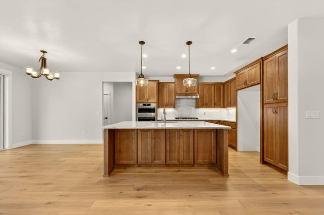 4090 Crystal Springs Drive, Medford, OR 97504