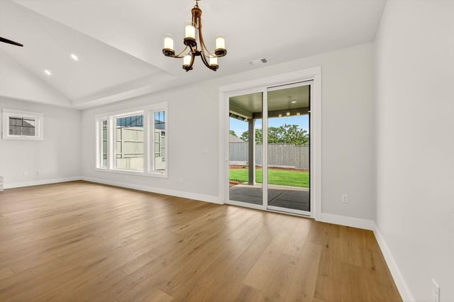 4090 Crystal Springs Drive, Medford, OR 97504