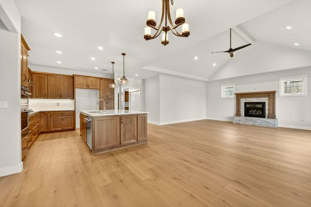4090 Crystal Springs Drive, Medford, OR 97504