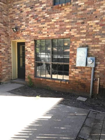 7326 Kingswood Circle, Fort Worth, TX 76133