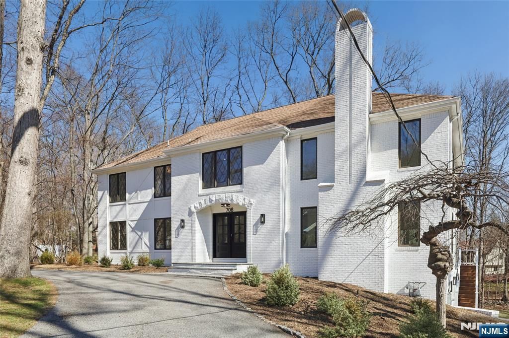 708 Windswept Lane, Franklin Lakes, NJ 07417