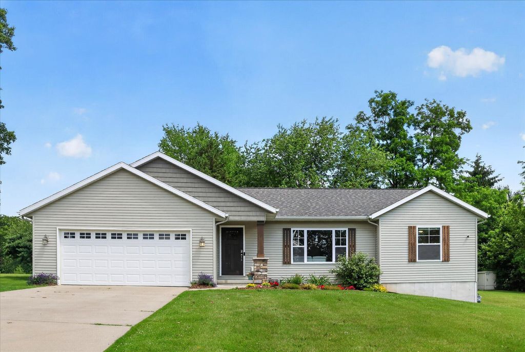 2747 4 Mile Road NW, Grand Rapids, MI 49544