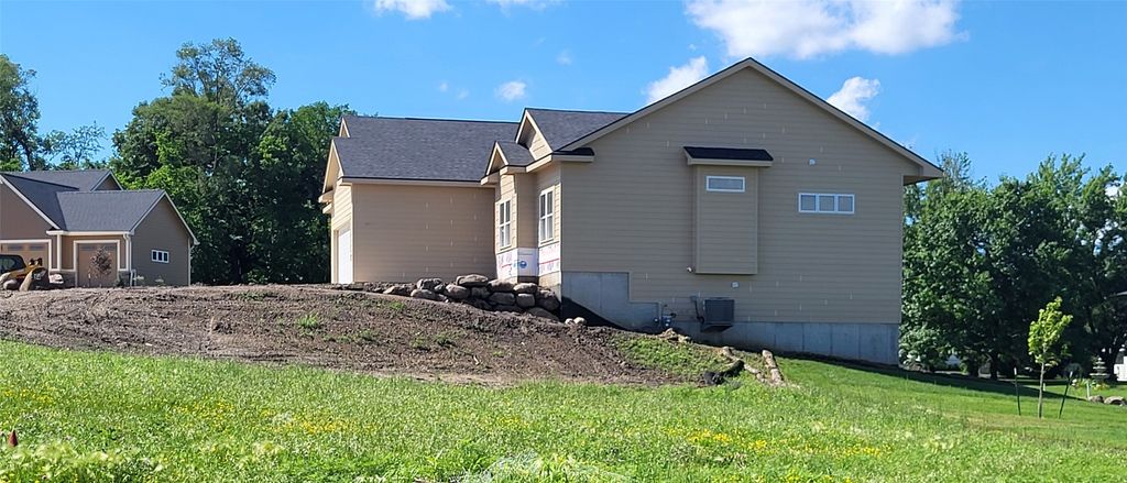197 E Bridge Circle, Polk City, IA 50226