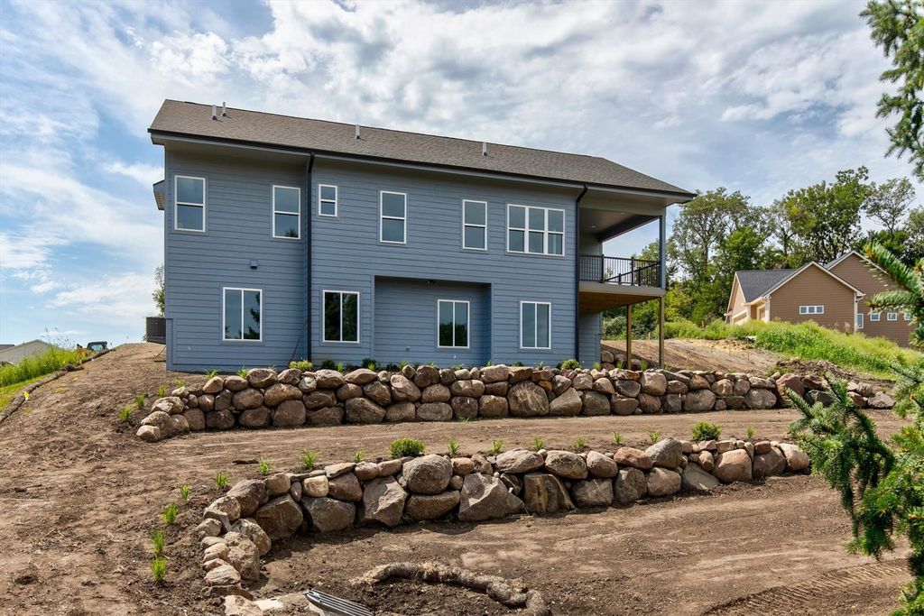 197 E Bridge Circle, Polk City, IA 50226