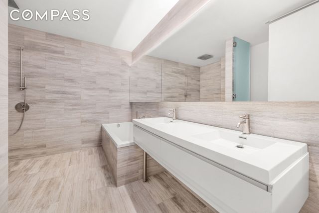 3 Wythe Lane, New York City, NY 11249