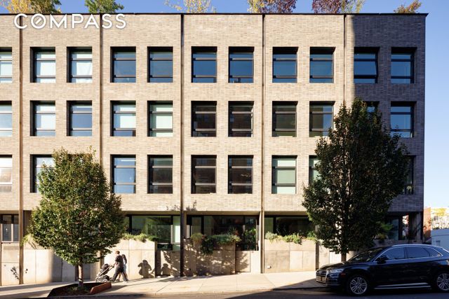 3 Wythe Lane, New York City, NY 11249