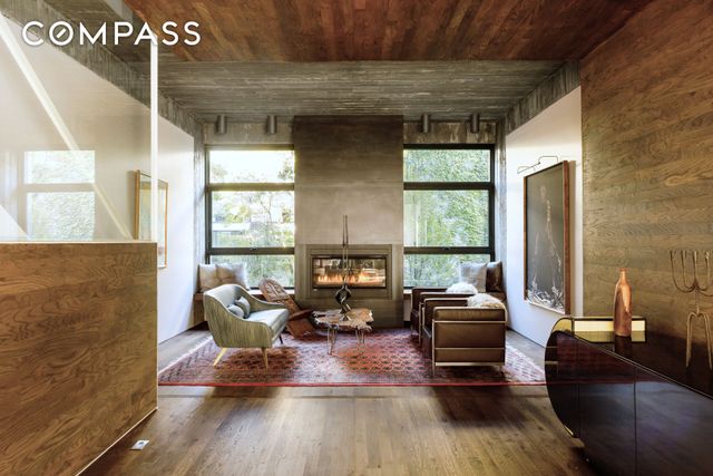 3 Wythe Lane, New York City, NY 11249