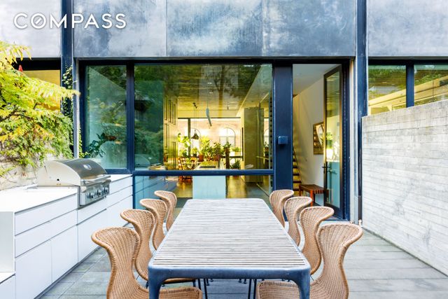 3 Wythe Lane, New York City, NY 11249