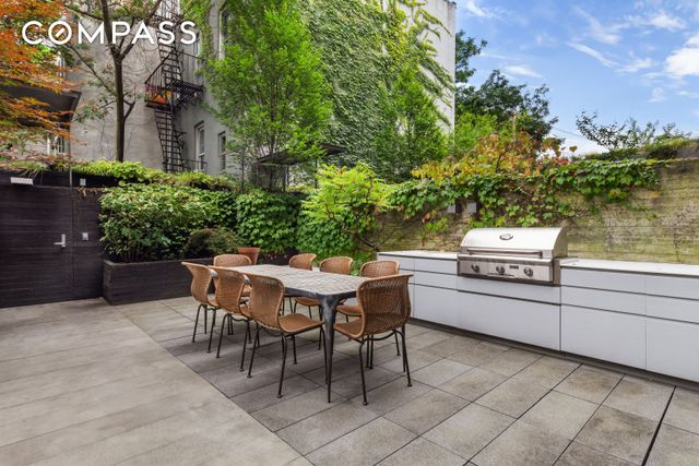 3 Wythe Lane, New York City, NY 11249