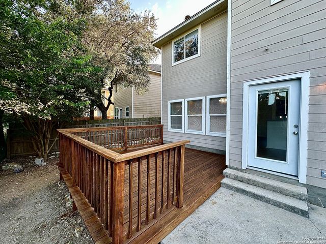 22230 Goldcrest Run, San Antonio, TX 78260