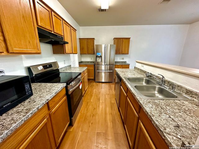 22230 Goldcrest Run, San Antonio, TX 78260
