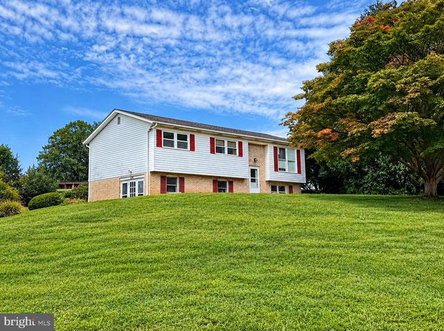 301 LAFAYETTE DR, New Cumberland, PA 17070