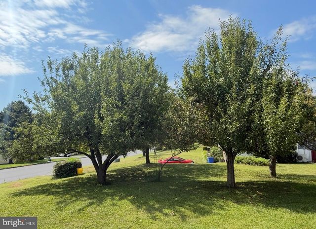 301 LAFAYETTE DR, New Cumberland, PA 17070