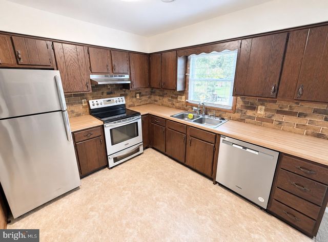 301 LAFAYETTE DR, New Cumberland, PA 17070