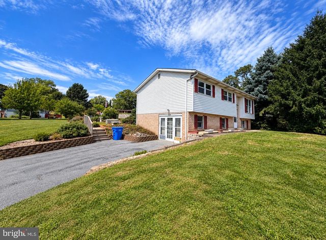 301 LAFAYETTE DR, New Cumberland, PA 17070