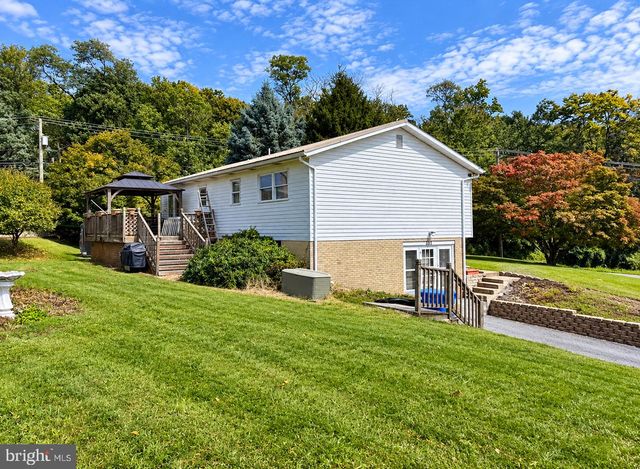 301 LAFAYETTE DR, New Cumberland, PA 17070