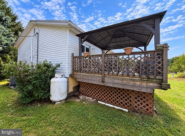 301 LAFAYETTE DR, New Cumberland, PA 17070
