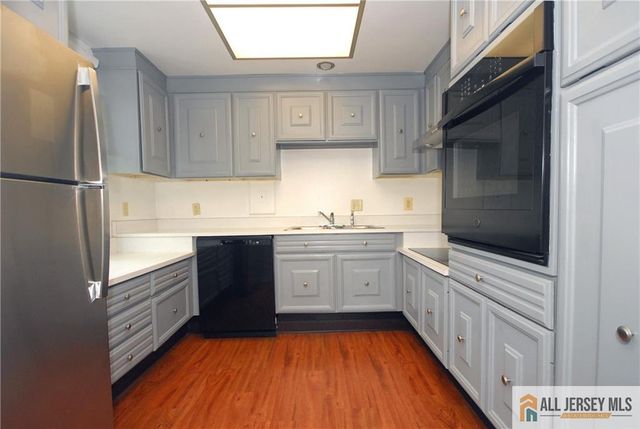 97 Glenwood Lane B, Monroe, NJ 08831