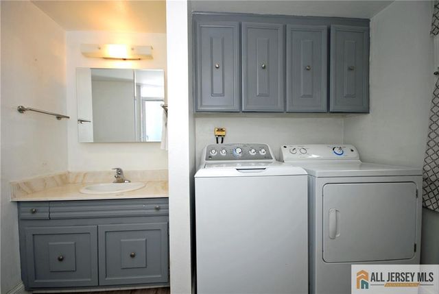 97 Glenwood Lane B, Monroe, NJ 08831