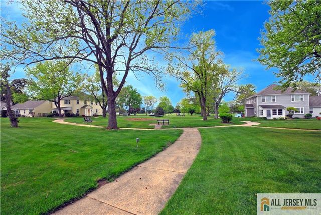 97 Glenwood Lane B, Monroe, NJ 08831