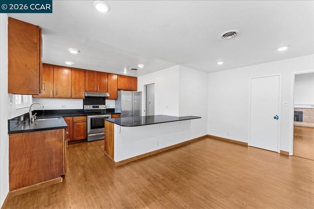 1566 Mann Dr, Pinole, CA 94564