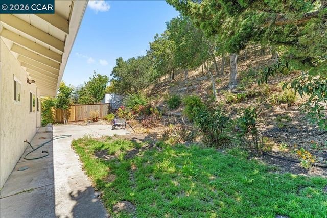 1566 Mann Dr, Pinole, CA 94564
