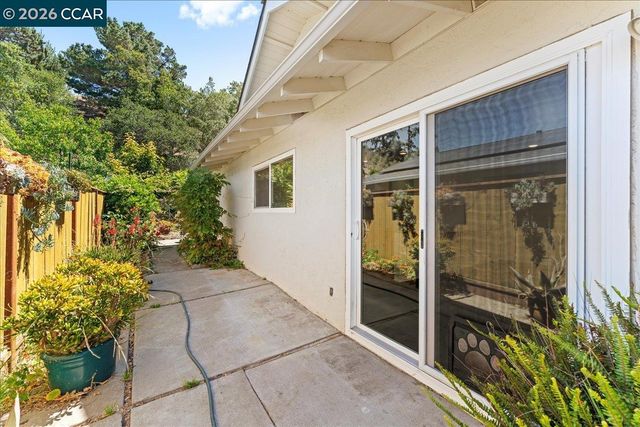 1566 Mann Dr, Pinole, CA 94564