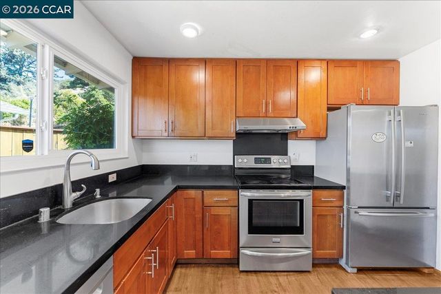 1566 Mann Dr, Pinole, CA 94564