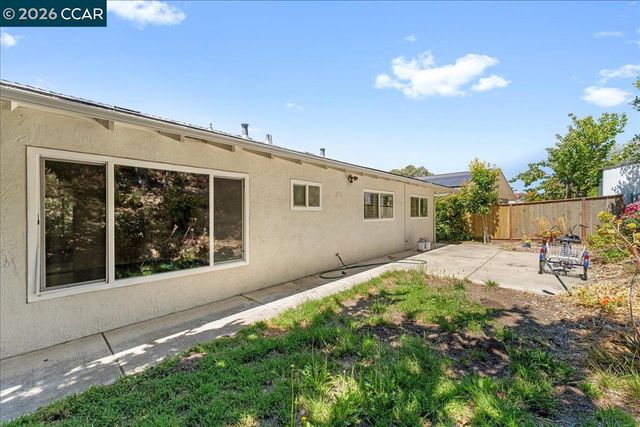 1566 Mann Dr, Pinole, CA 94564