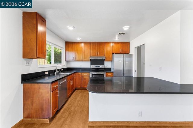 1566 Mann Dr, Pinole, CA 94564