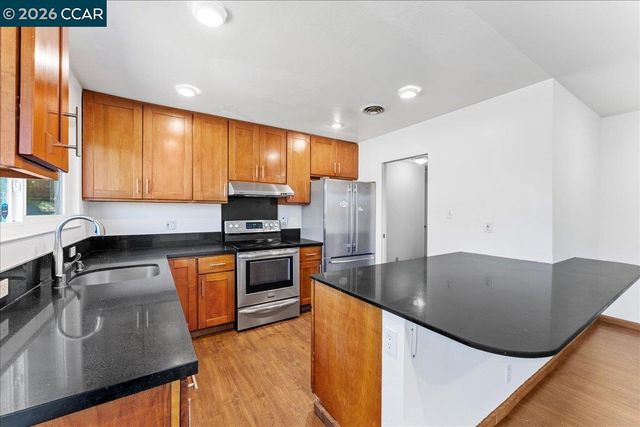 1566 Mann Dr, Pinole, CA 94564