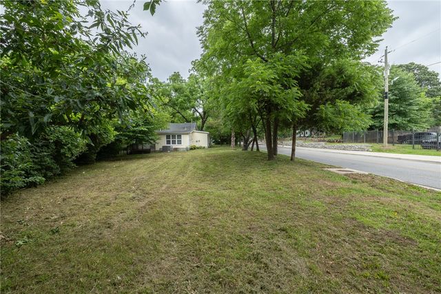 1236 W Mount Comfort Road, Fayetteville, AR 72703