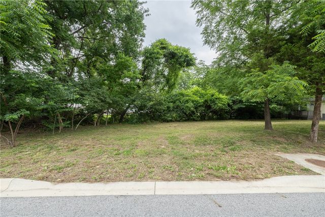 1236 W Mount Comfort Road, Fayetteville, AR 72703
