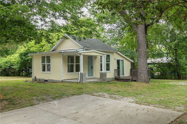 1236 W Mount Comfort Road, Fayetteville, AR 72703