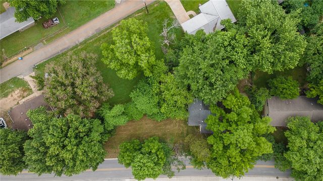 1236 W Mount Comfort Road, Fayetteville, AR 72703