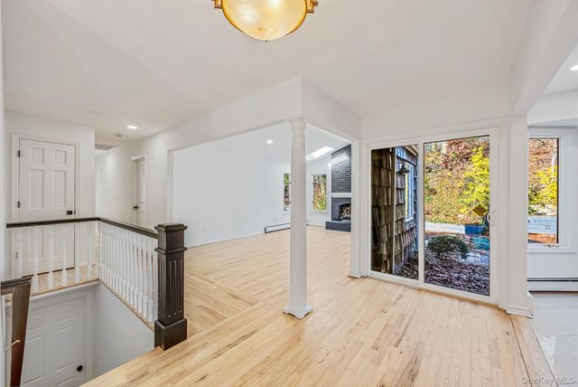 25 Farmington Lane, Melville, NY 11747