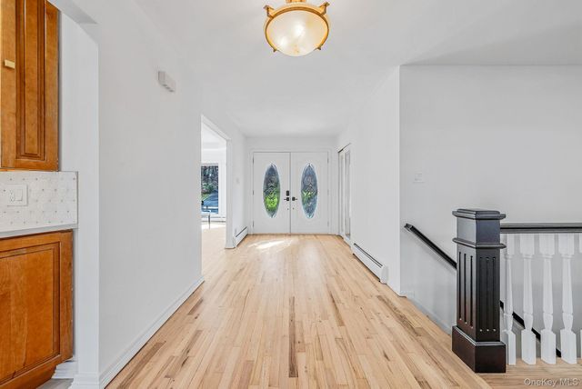 25 Farmington Lane, Melville, NY 11747