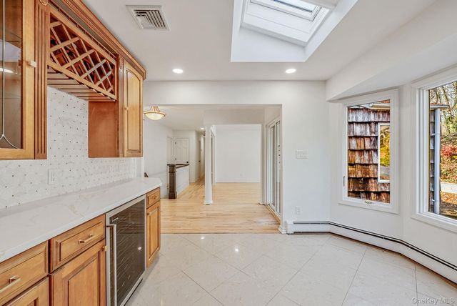 25 Farmington Lane, Melville, NY 11747