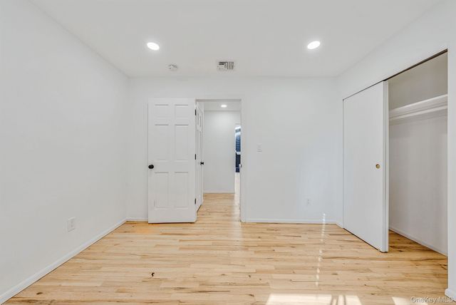 25 Farmington Lane, Melville, NY 11747