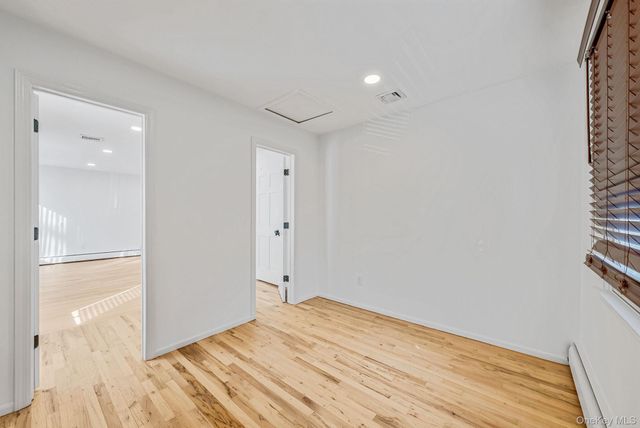 25 Farmington Lane, Melville, NY 11747