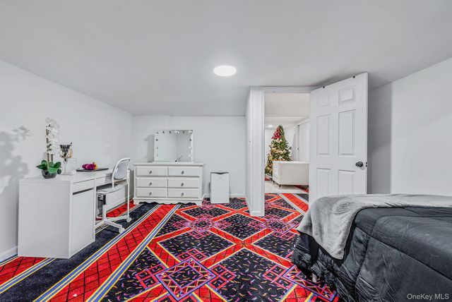 25 Farmington Lane, Melville, NY 11747