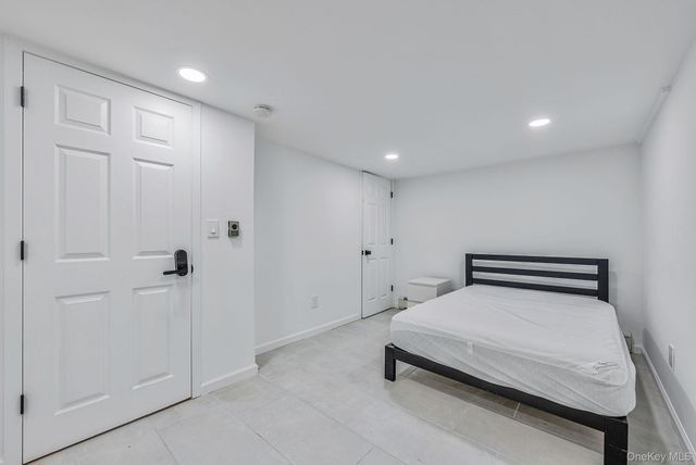 25 Farmington Lane, Melville, NY 11747