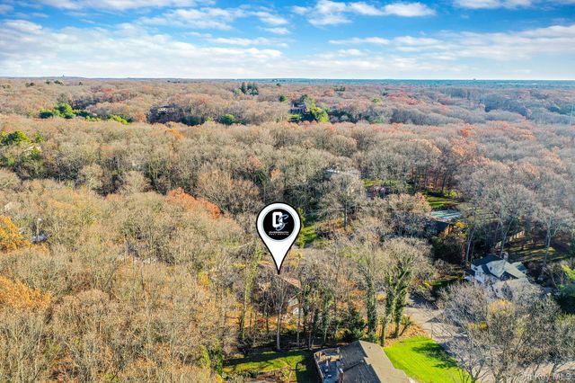 25 Farmington Lane, Melville, NY 11747