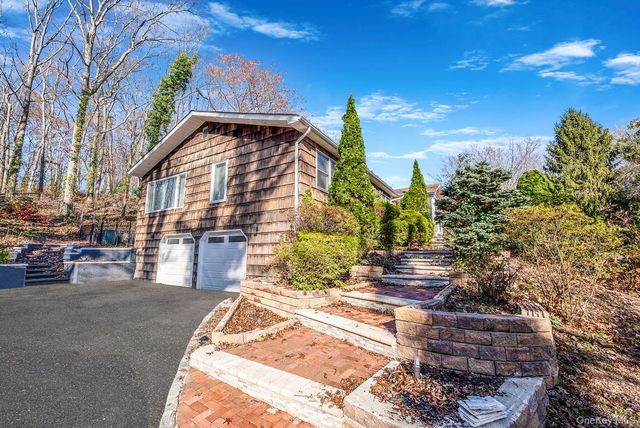 25 Farmington Lane, Melville, NY 11747