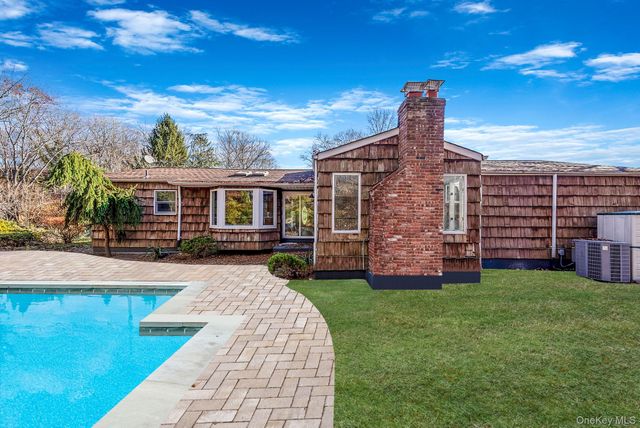 25 Farmington Lane, Melville, NY 11747