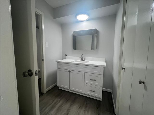 2744 Briarhurst Drive 49, Houston, TX 77057