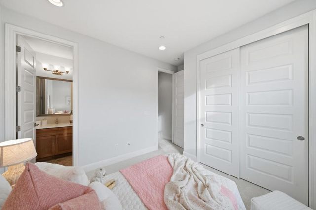 125 Fairchild Drive, Mountain View, CA 94043