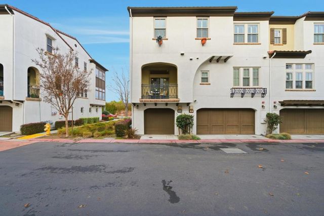 125 Fairchild Drive, Mountain View, CA 94043