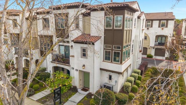 125 Fairchild Drive, Mountain View, CA 94043