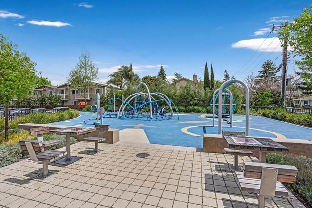 125 Fairchild Drive, Mountain View, CA 94043